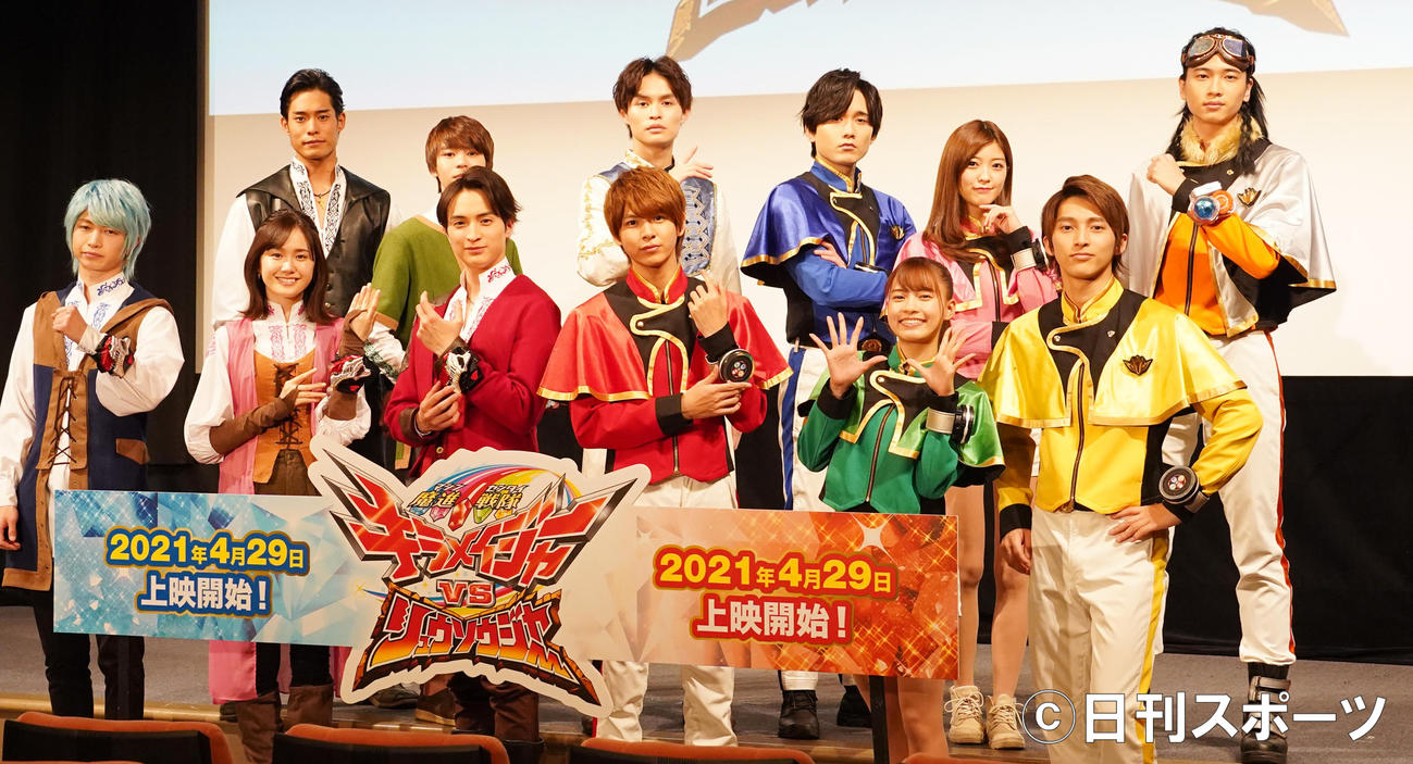 イベントに登壇した、前列左から綱啓永、尾碕真花、一ノ瀬颯、小宮璃央、新條由芽、木原瑠生、後列左から岸田タツヤ、小原唯和、兵頭功海、水石亜飛夢、工藤美桜、新條由芽（撮影・佐藤勝亮）