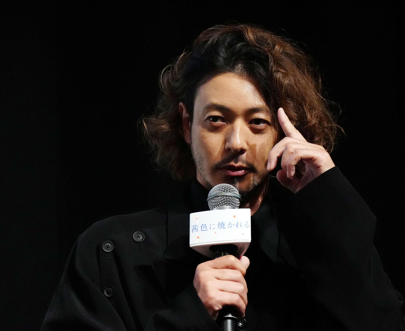 映画「茜色に焼かれる」の完成報告会に臨むオダギリジョー（撮影・江口和貴）