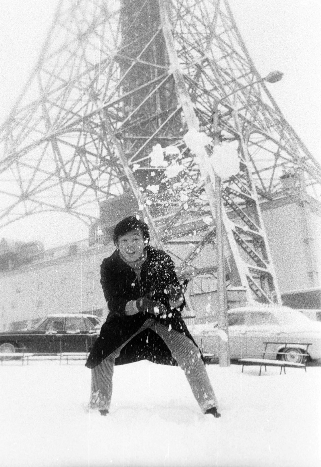 この年「港町ブルース」でレコード大賞最優秀歌唱賞、紅白歌合戦のトリをつとめた森進一（1969年3月4日撮影）