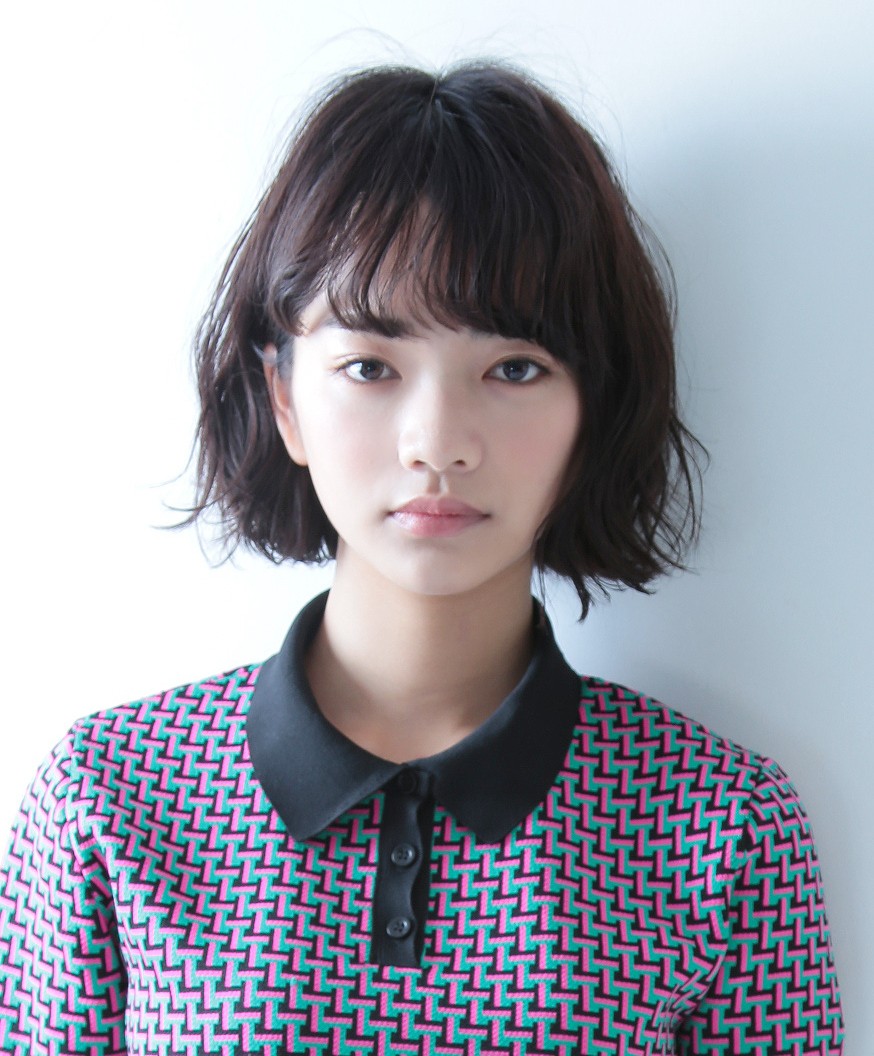 NHKドラマ「きれいのくに」とTBS系ドラマ「ガールガンレディ」に出演中の見上愛