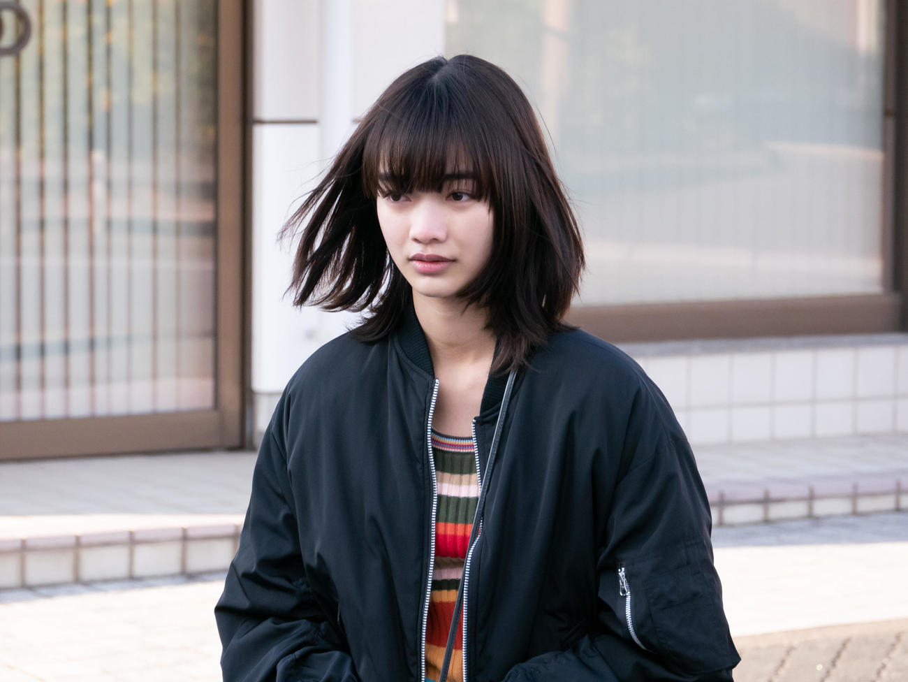 NHKドラマ「きれいのくに」とTBS系ドラマ「ガールガンレディ」に出演中の見上愛