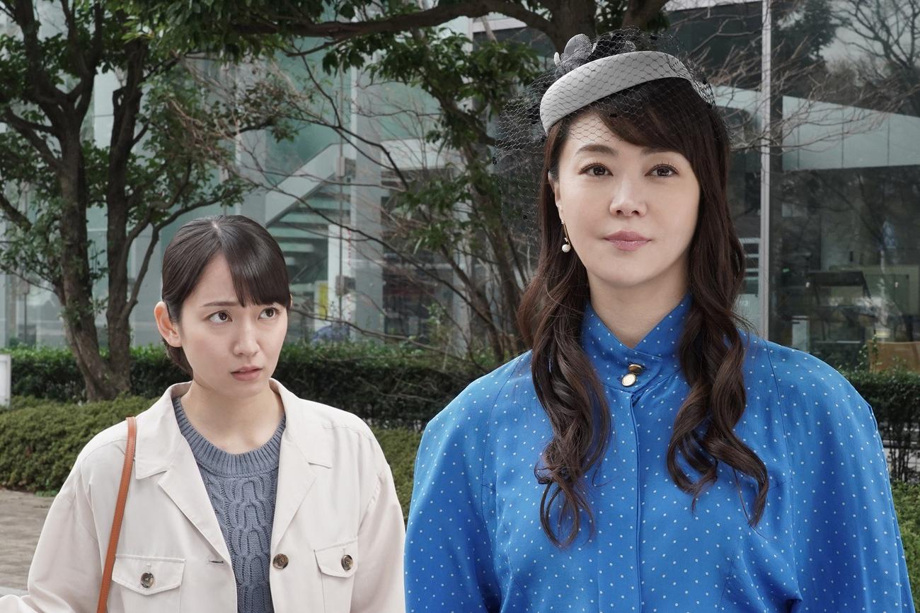 あいこ（吉岡里帆＝左）は母親代わりの姉るりこ（観月ありさ）に頭が上がらない（C）フジテレビ