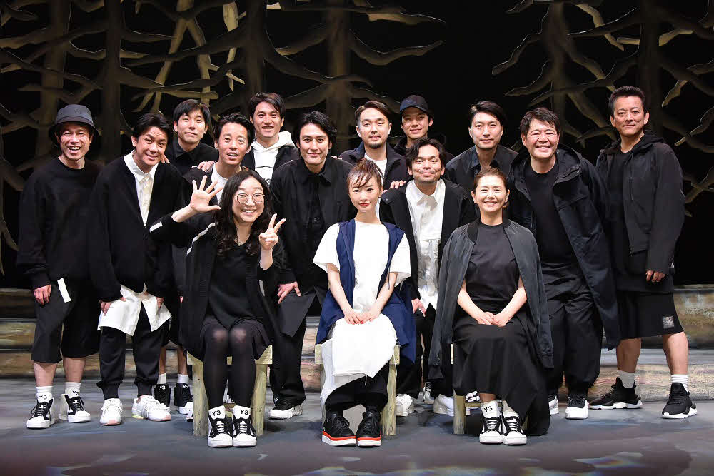 トークショーを行った小泉今日子（前列右）と松本まりか（同中央）