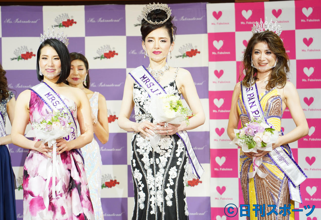 グランプリに輝いた左から眞柄真有奈さん、藤本ゆかりさん、清水由希野さん（撮影・佐藤勝亮）
