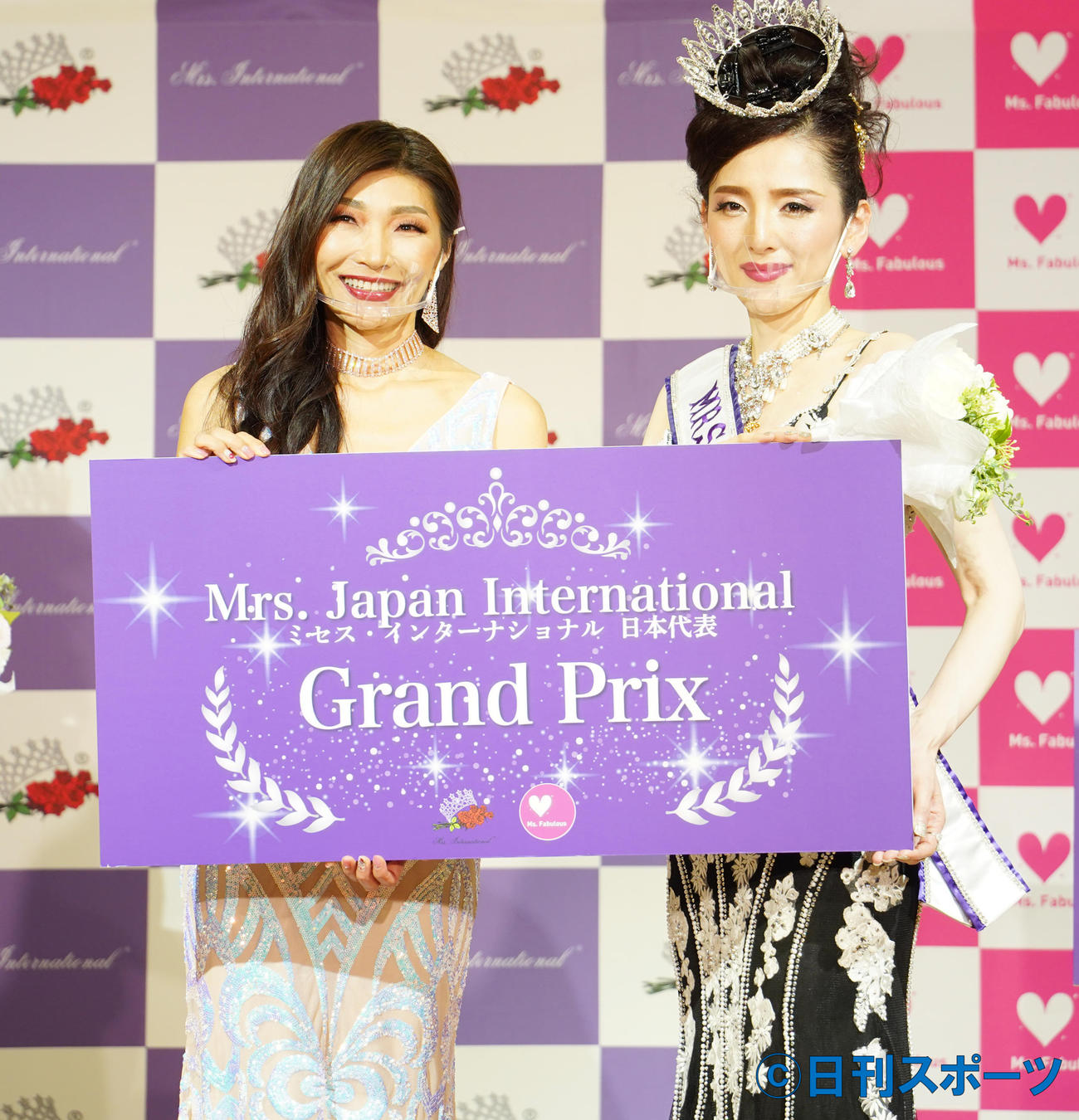 グランプリに輝いた藤本ゆかりさん（右）（撮影・佐藤勝亮）