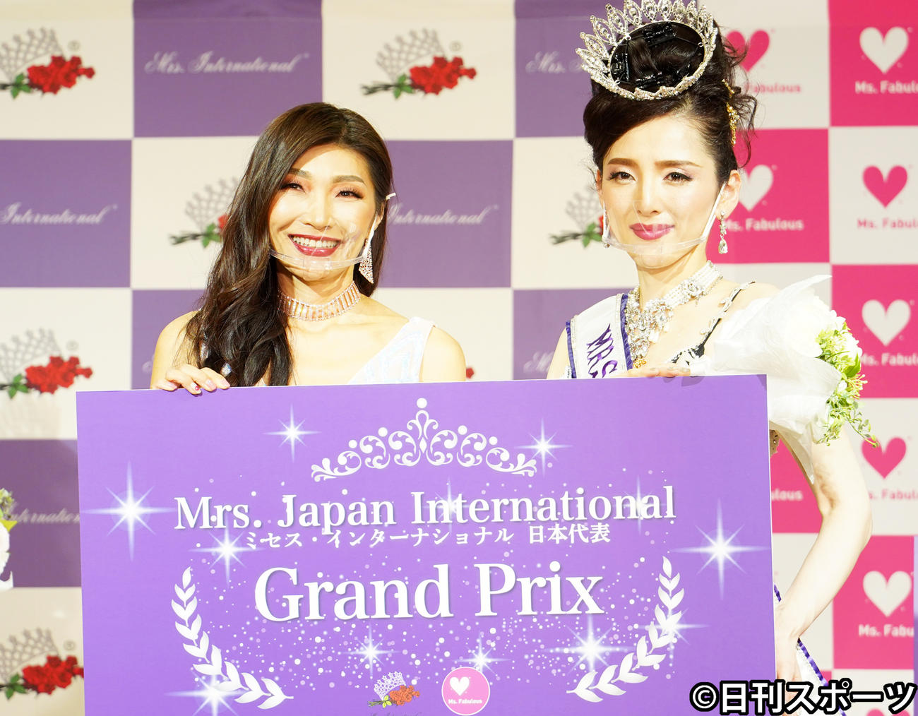 グランプリに輝いた藤本ゆかりさん（右）（撮影・佐藤勝亮）