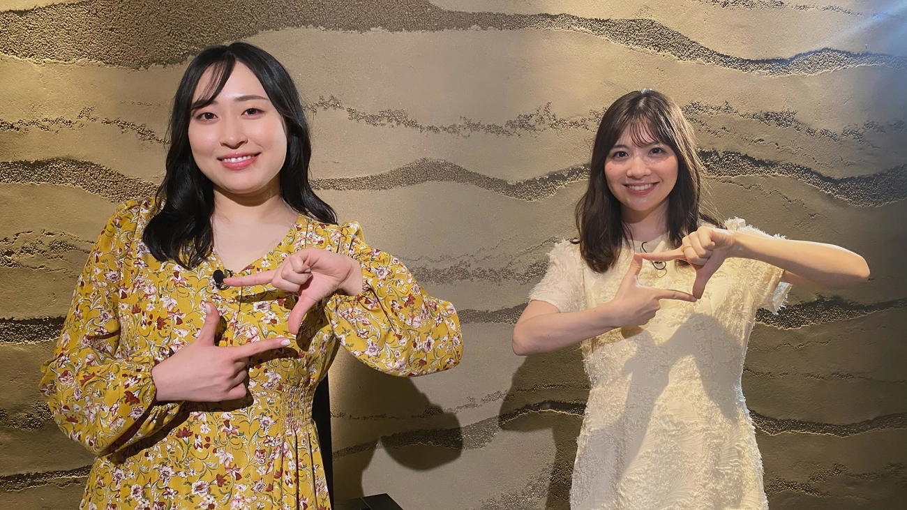 2日放送の日本テレビ系トーク番組「イントロ」に出演する丸山礼（左）と同局佐藤真知子アナウンサー