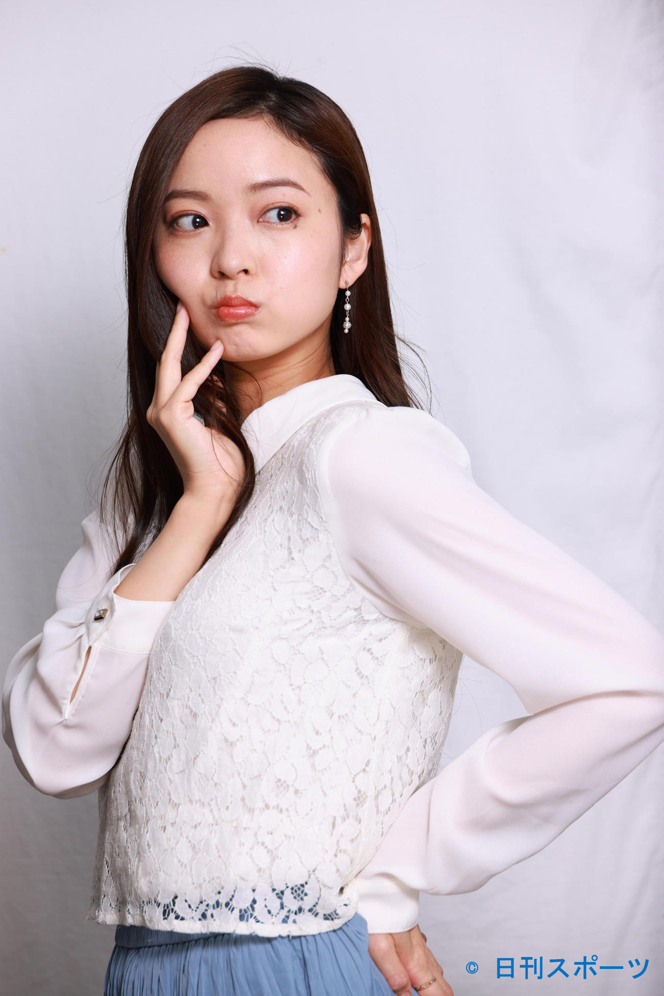 美しい瞳の川瀬莉子が挑戦している女優への意気込みを語った（撮影・中島郁夫）