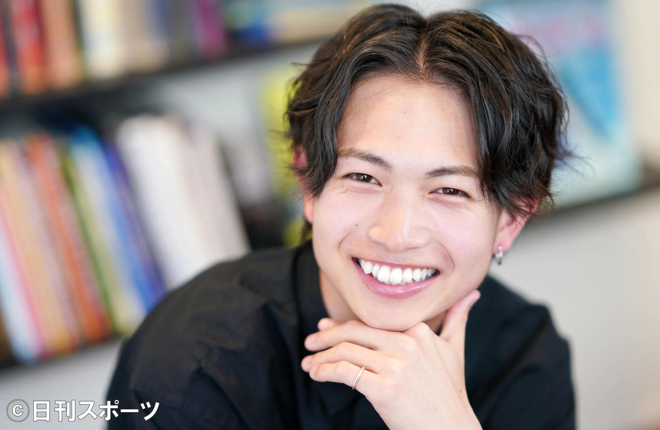 さわやかさと色っぽさが入り交じった表情が印象的な綱啓永さんでした（撮影・横山健太）