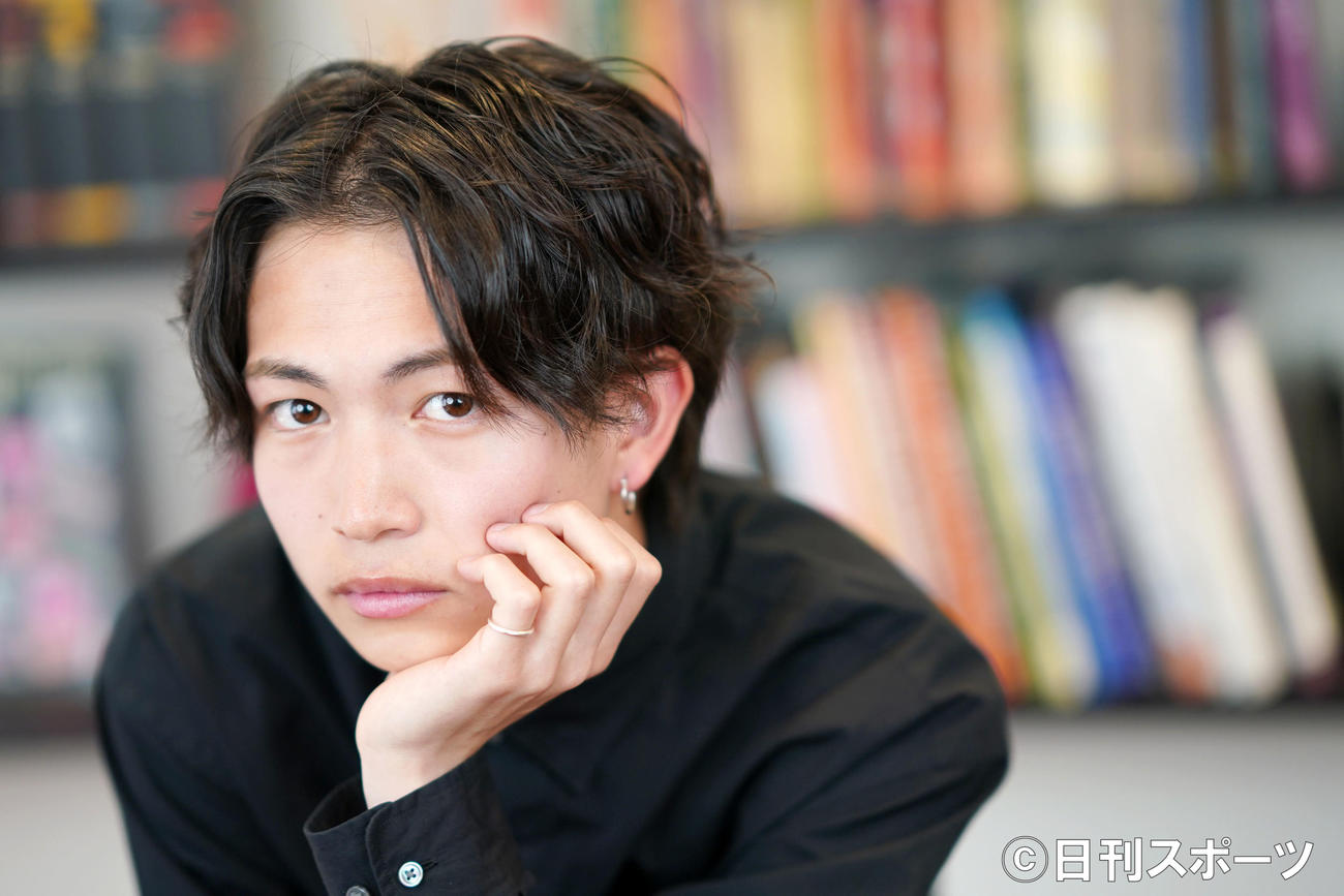 さわやかさと色っぽさが入り交じった表情が印象的な綱啓永さんでした（撮影・横山健太）
