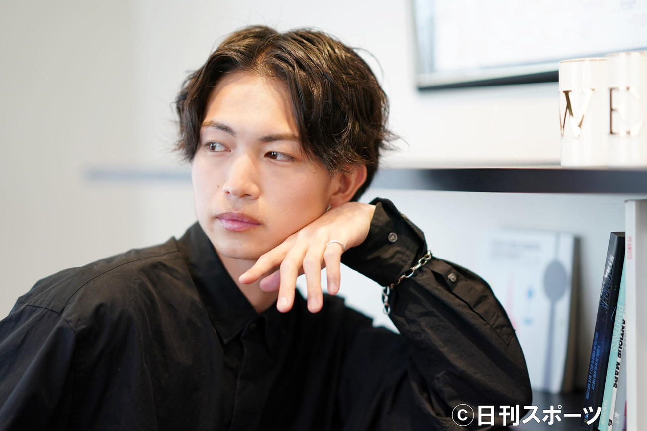 さわやかさと色っぽさが入り交じった表情が印象的な綱啓永さんでした（撮影・横山健太）