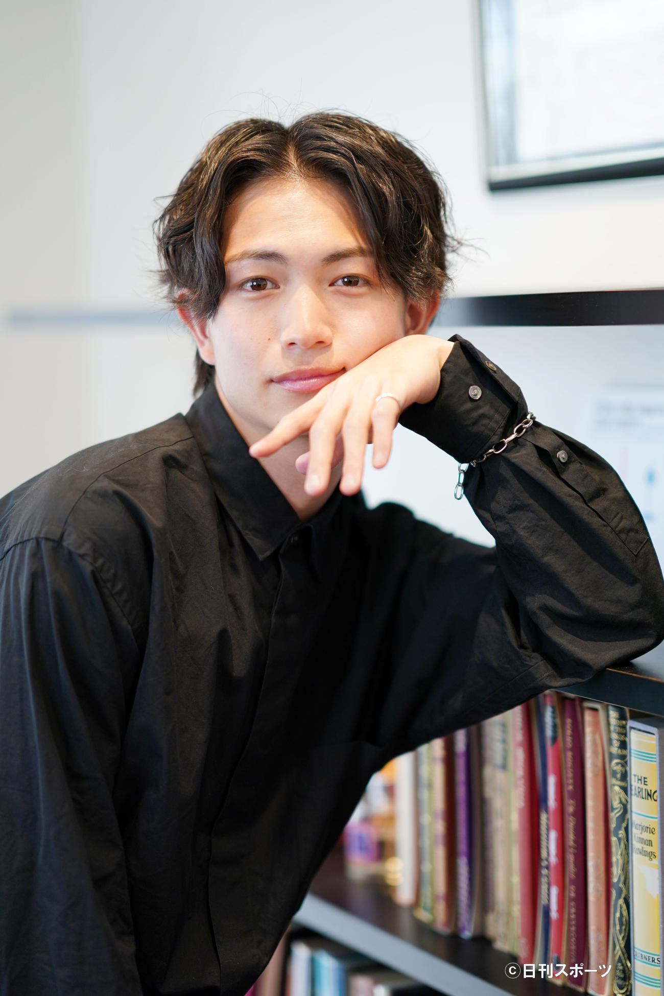 さわやかさと色っぽさが入り交じった表情が印象的な綱啓永さんでした（撮影・横山健太）