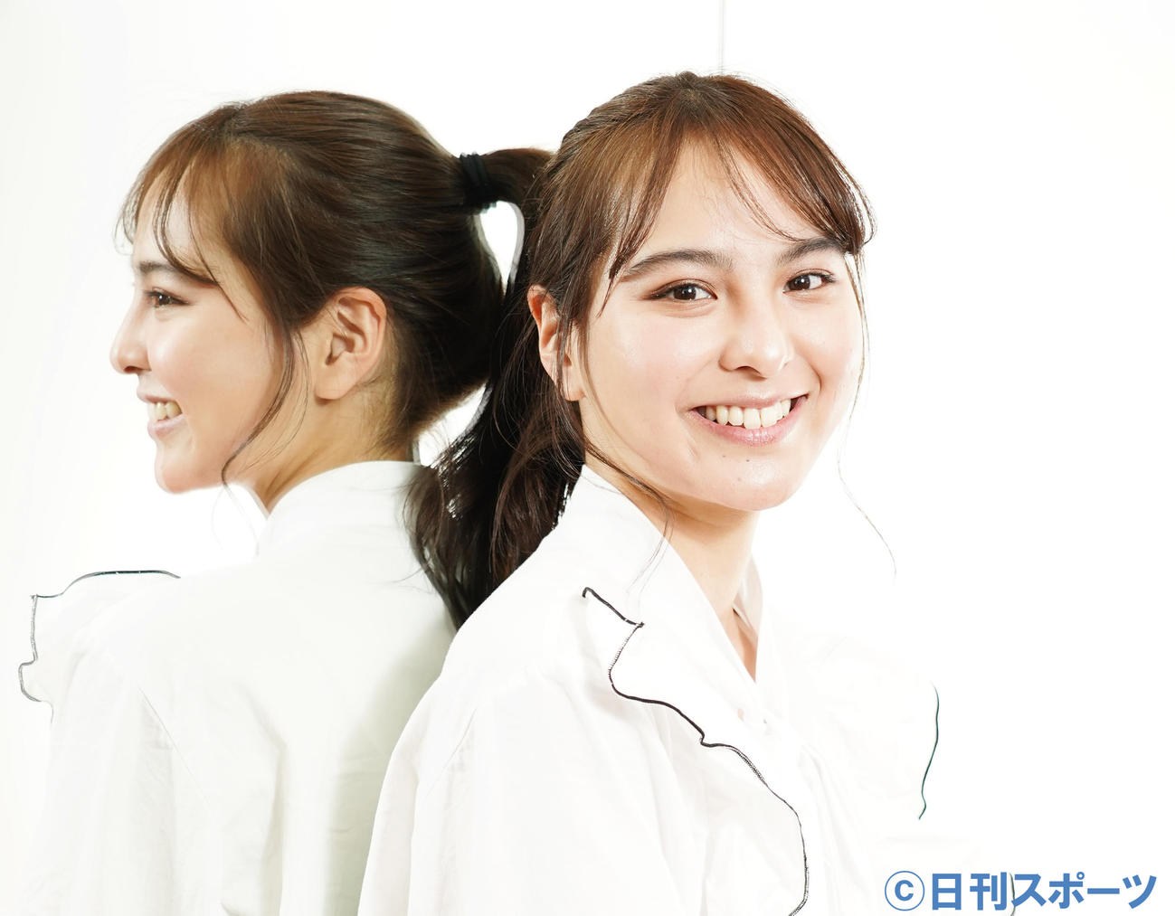 ポーズをとる山口厚子。すてきな笑顔で、キラキラとした瞳が印象的でした（撮影・菅敏）