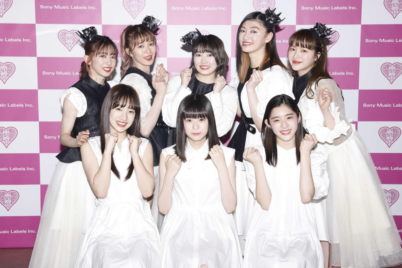 メジャーデビュー9周年ライブで新メンバーを発表した私立恵比寿中学。手前左から新メンバーの桜木心菜、小久保柚乃、風見和香、後方左から真山りか、星名美怜、柏木ひなた、小林歌穂、中山莉子