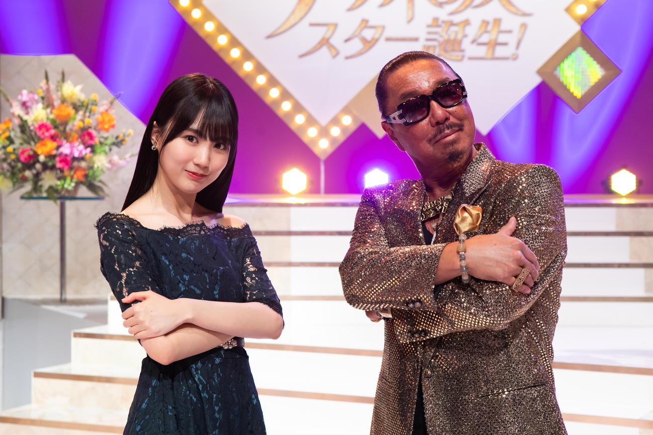 日本テレビ新番組「乃木坂スター誕生！」でデュエットした賀喜遥香（左）とBro．KORN