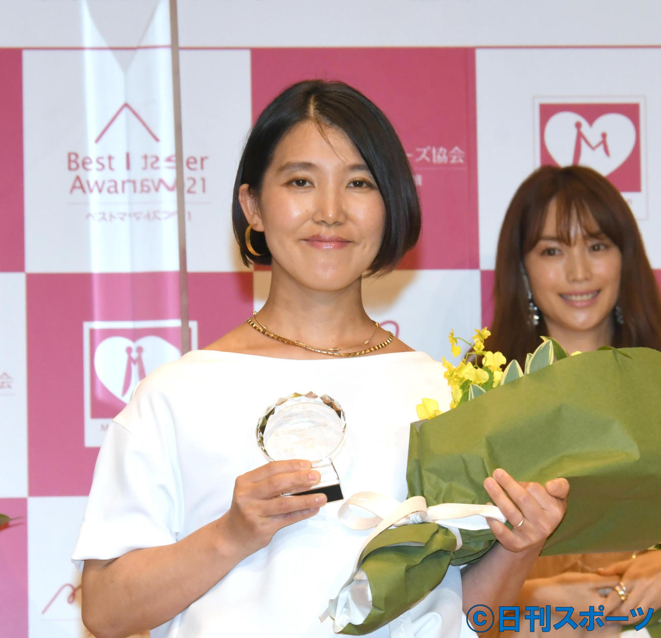 第13回ベストマザー賞・特別部門賞を受賞したタサン志麻さん