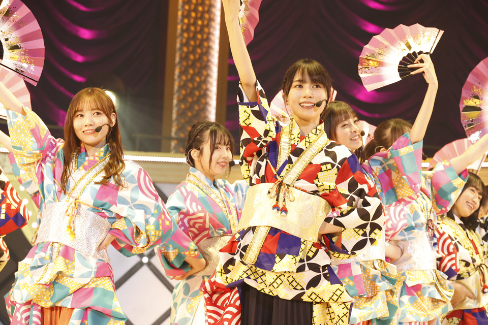乃木坂46の4期生ライブで、浴衣姿でパフォーマンスするメンバーたち