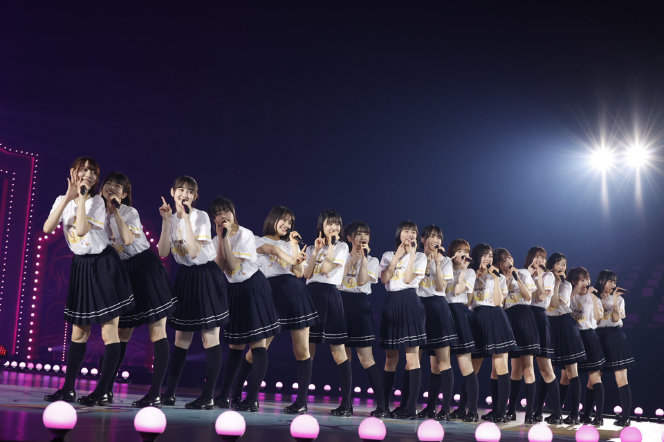 乃木坂46の4期生ライブでパフォーマンスするメンバーたち