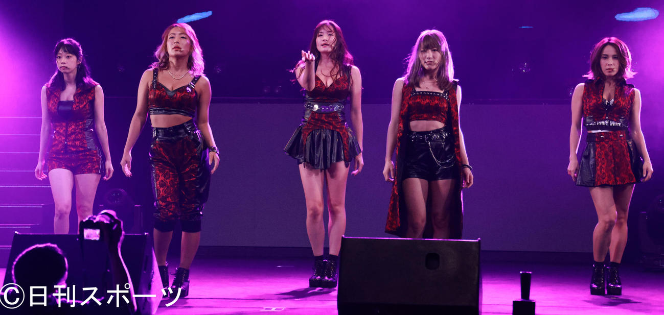 全国ツアーを開始したsherbet。左から青山ひかる、橋本梨菜、清瀬汐希、河路由希子、犬童美乃梨（撮影・中島郁夫）