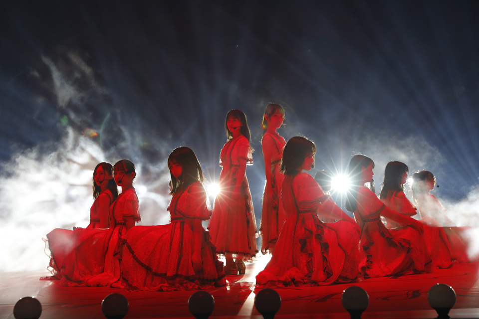 乃木坂46の3期生ライブでパフォーマンスするメンバーたち