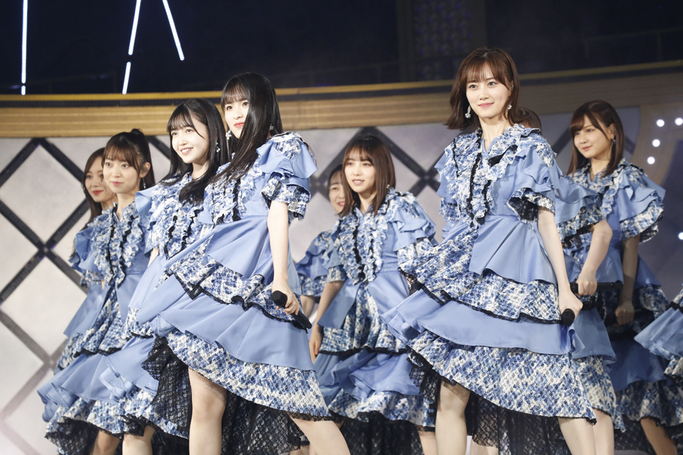乃木坂46の3期生ライブでパフォーマンスするメンバーたち