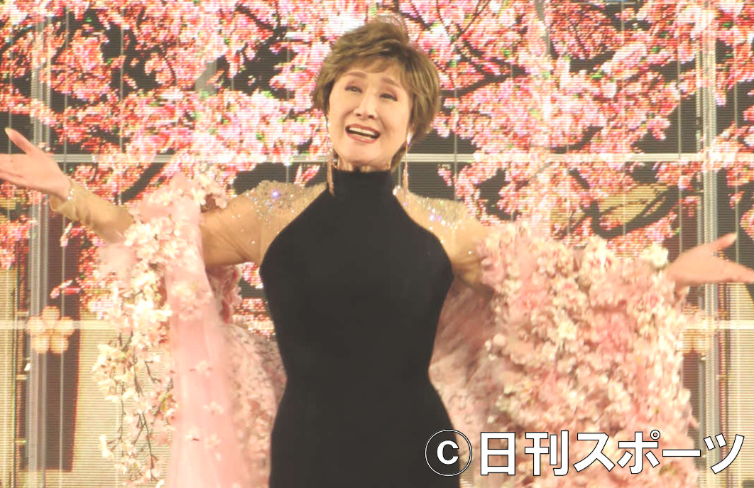 初の単独配信コンサート「降臨“小林幸子”Online Live 2021」を開いた小林幸子