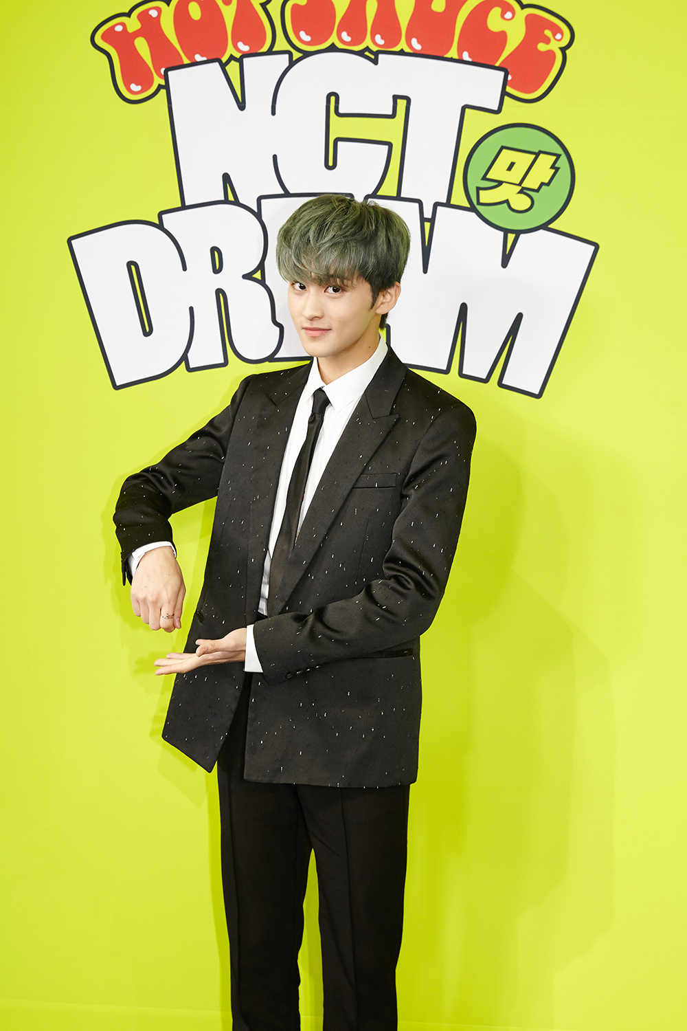 初のフルアルバム「Hot Sause」オンライン発表会見を行ったNCT DREAMのマーク
