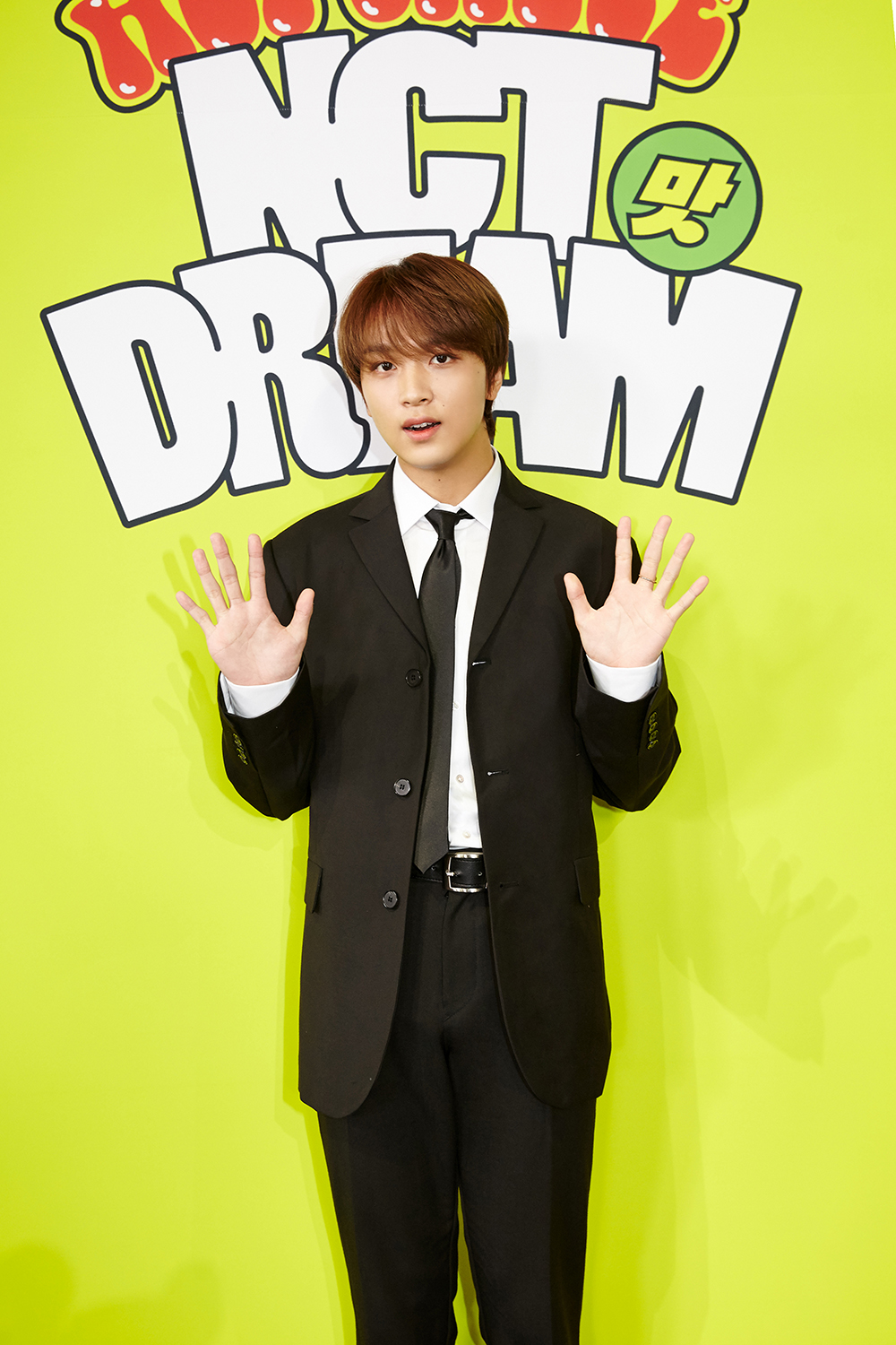 初のフルアルバム「Hot Sause」オンライン発表会見を行ったNCT DREAMのヘチャン