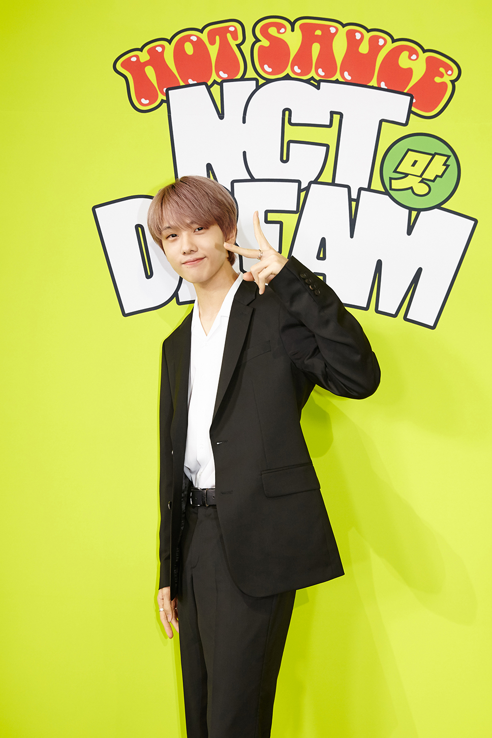初のフルアルバム「Hot Sause」オンライン発表会見を行ったNCT DREAMのチソン