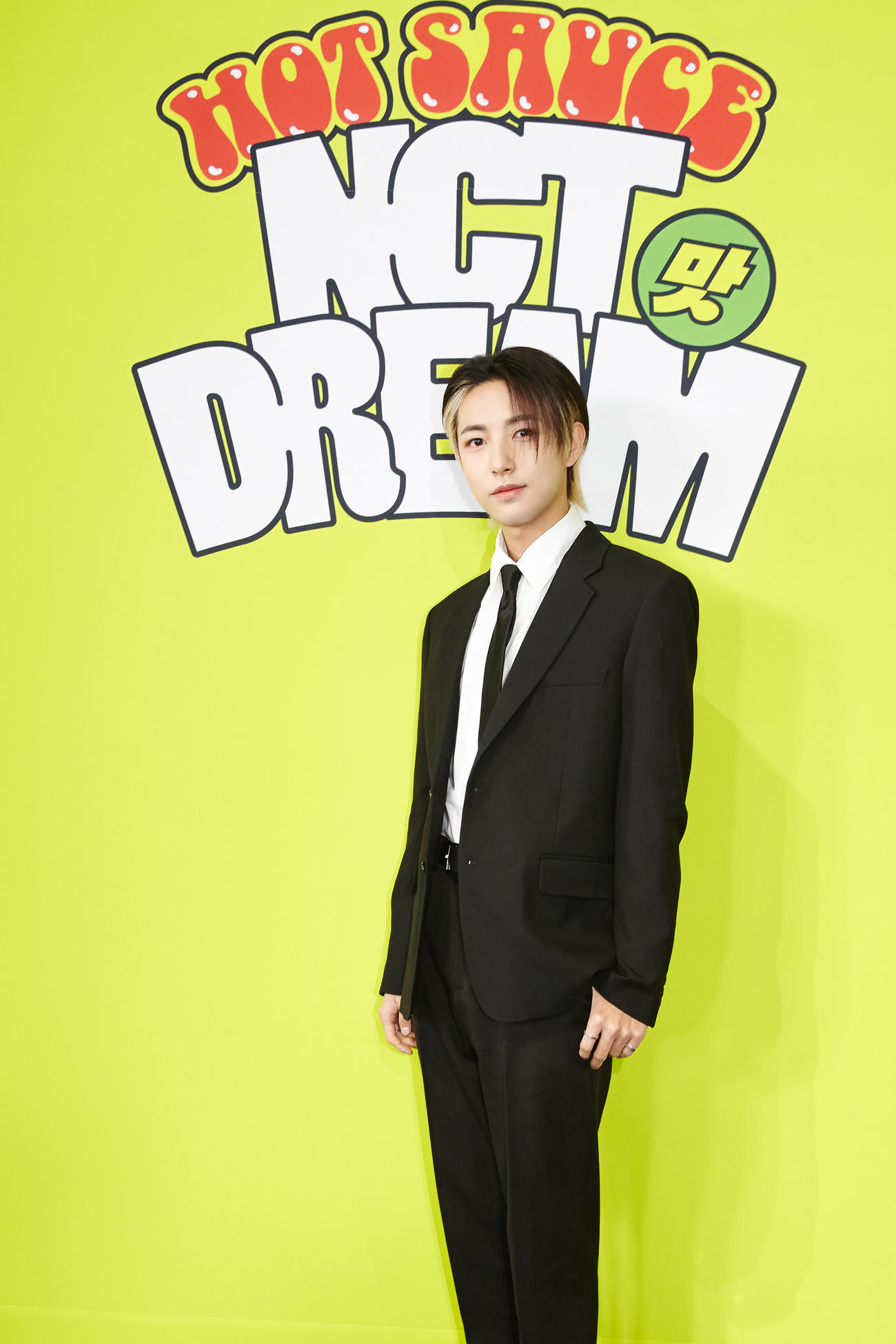 初のフルアルバム「Hot Sause」オンライン発表会見を行ったNCT DREAMのロンジュン
