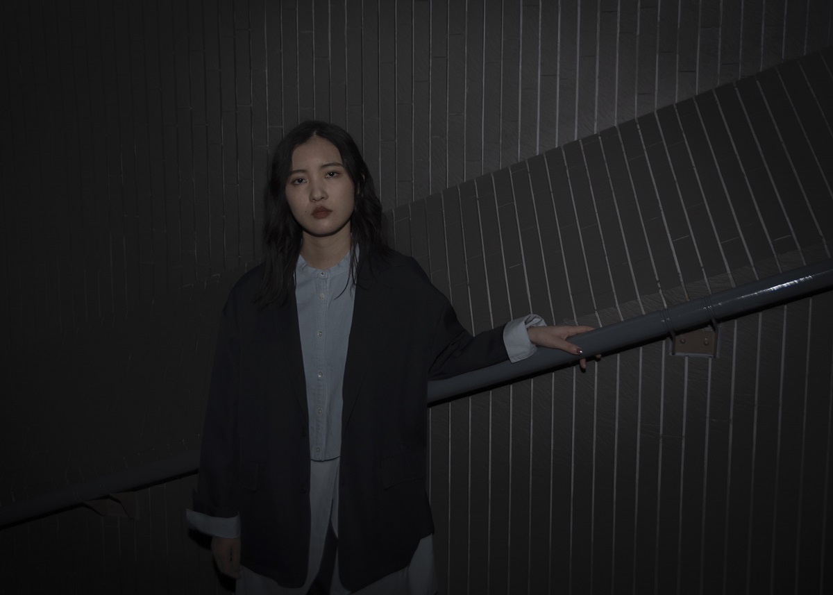71年にフォークグループ、赤い鳥がリリースした「翼をください」のカバーを配信した琴音