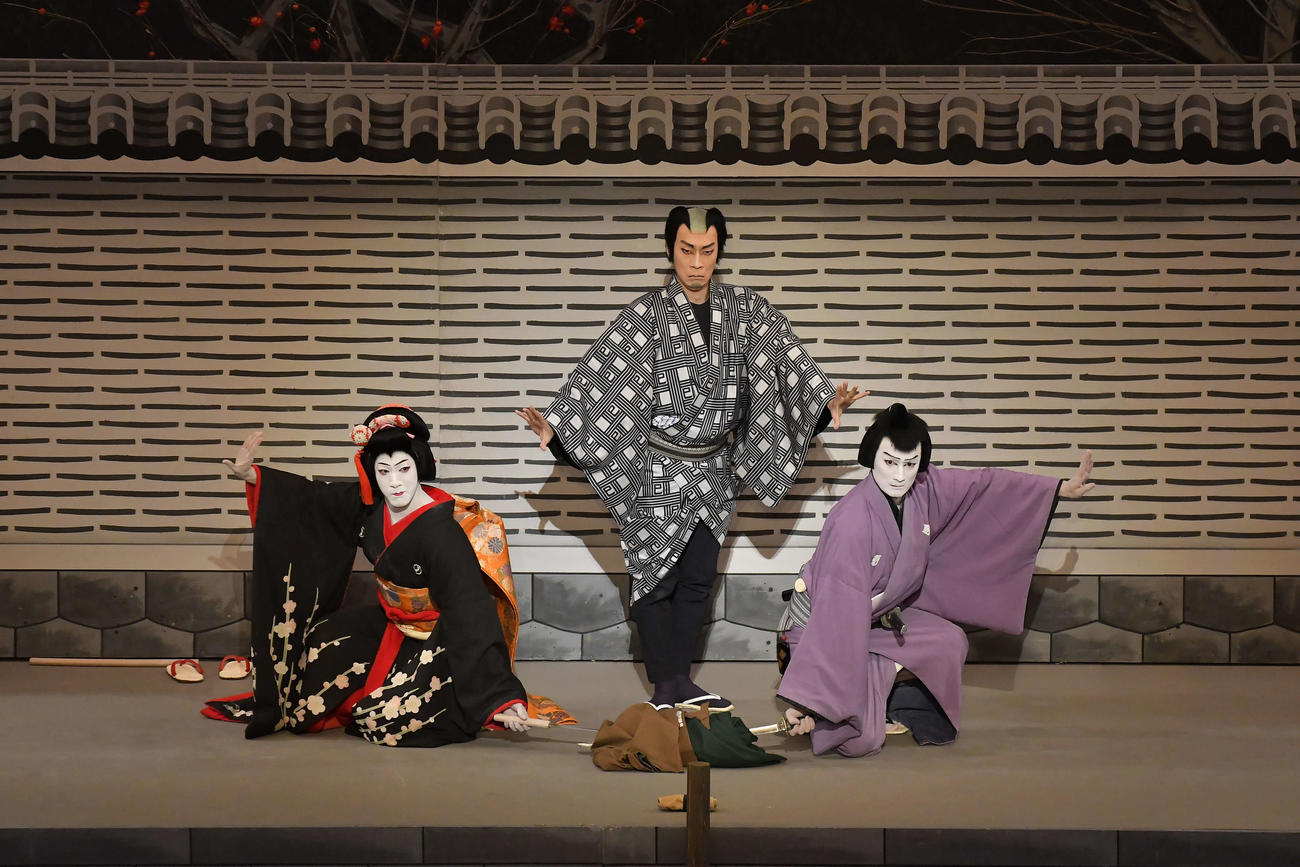 歌舞伎座「五月大歌舞伎」の第1部「三人吉三巴白浪」の、左から尾上右近、坂東巳之助、中村隼人（松竹提供）