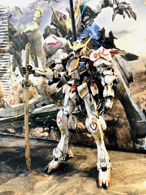 京が作り上げた「ガンダム バルバトス」のプラモデル