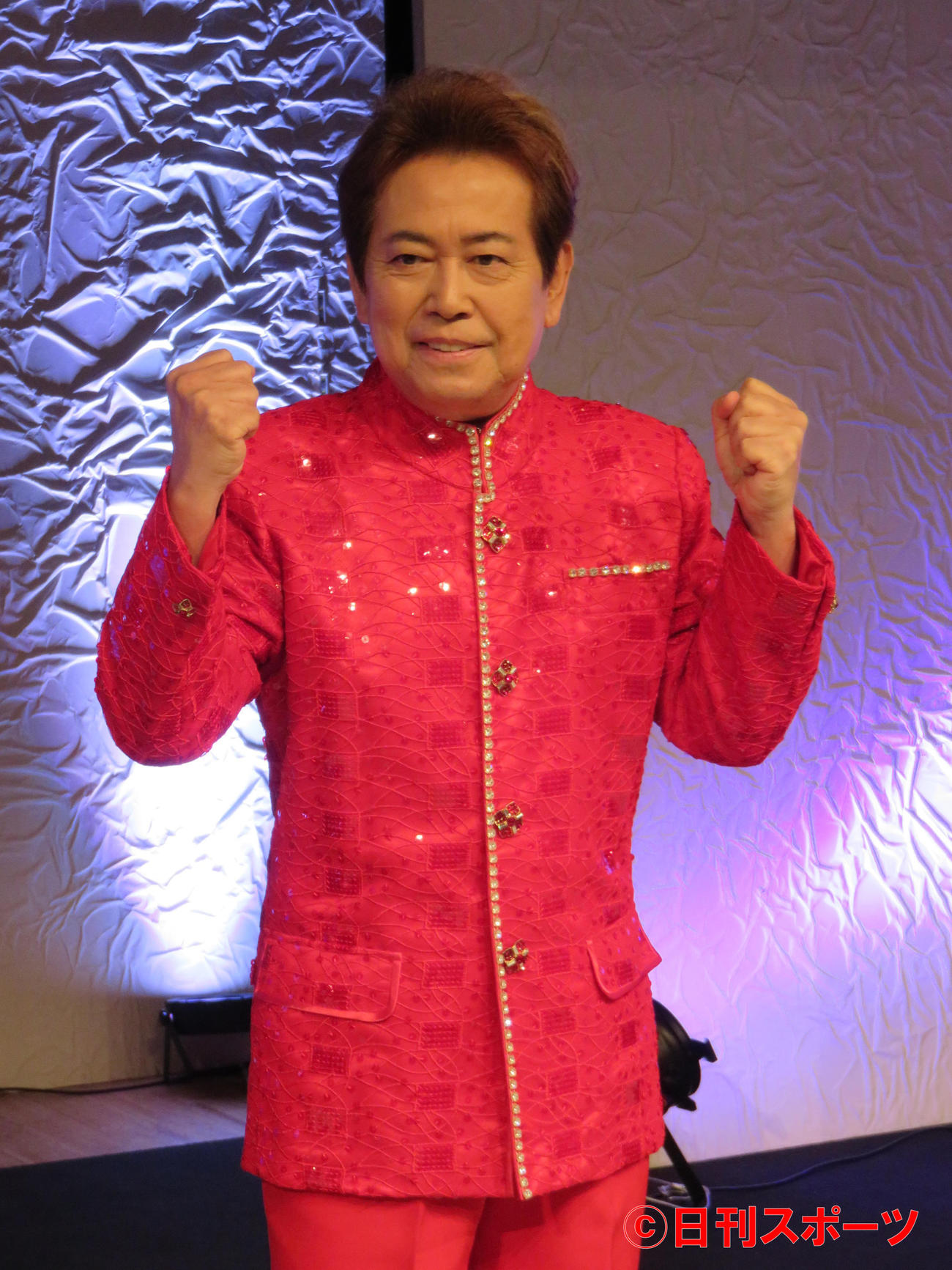 くも膜下出血からステージ復帰を果たし公演前に取材に応じた平浩二
