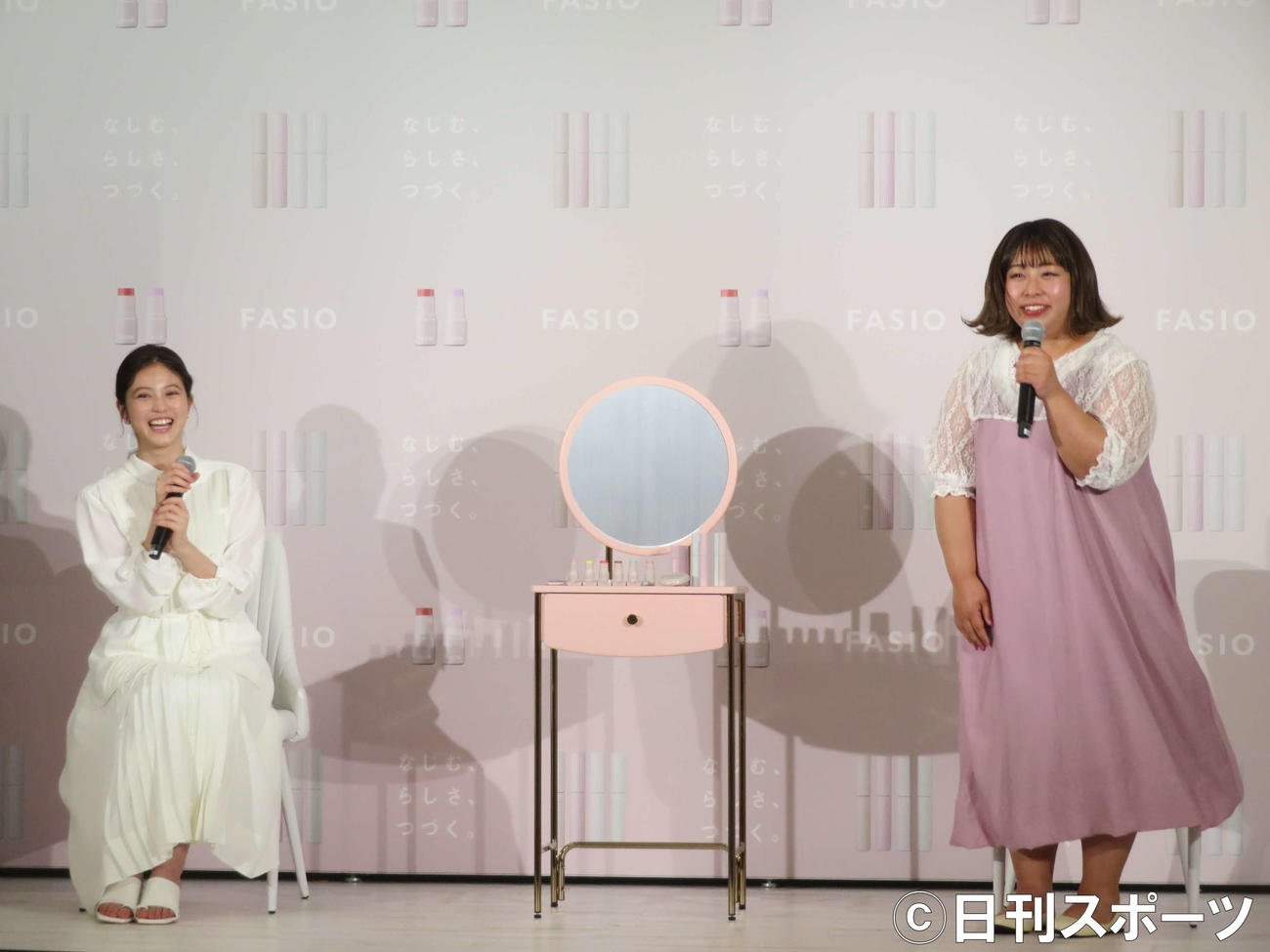 コーセー「ファシオ」新イメージキャラクター就任イベントに出席した今田美桜（左）と餅田コシヒカリ（撮影・村上幸将）