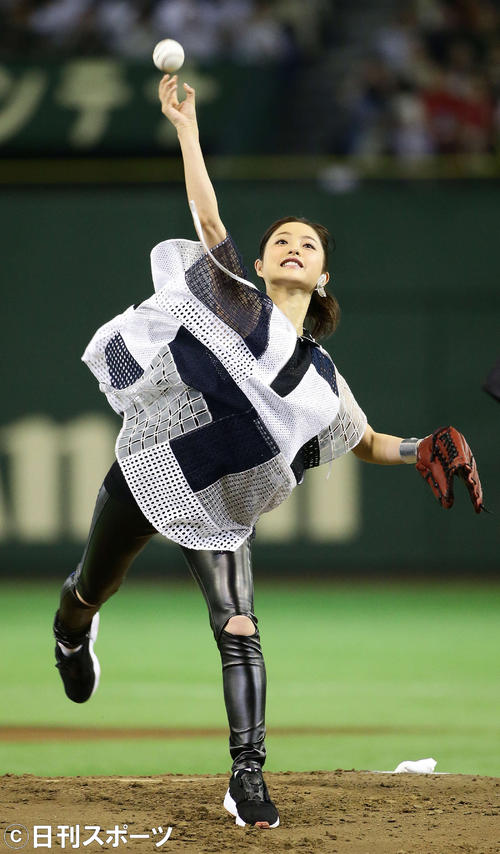 石原さとみドリームマッチ始球式 歴代投法まとめ 写真特集 芸能ライブ速報まとめ写真ニュース 日刊スポーツ