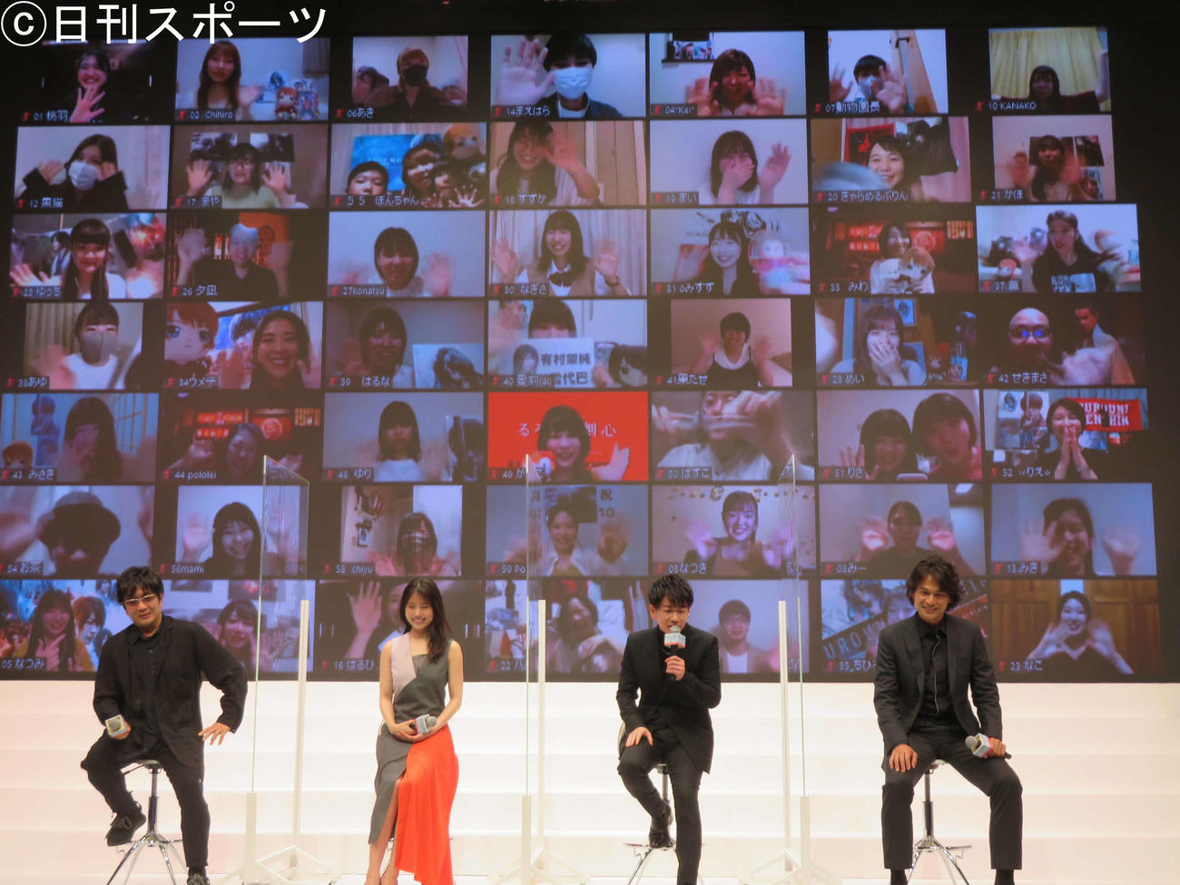 映画「るろうに剣心　最終章　The Beginning」10thアニバーサリーイベントに登壇した、左から大友啓史監督、有村架純、佐藤健、江口洋介（撮影・村上幸将）