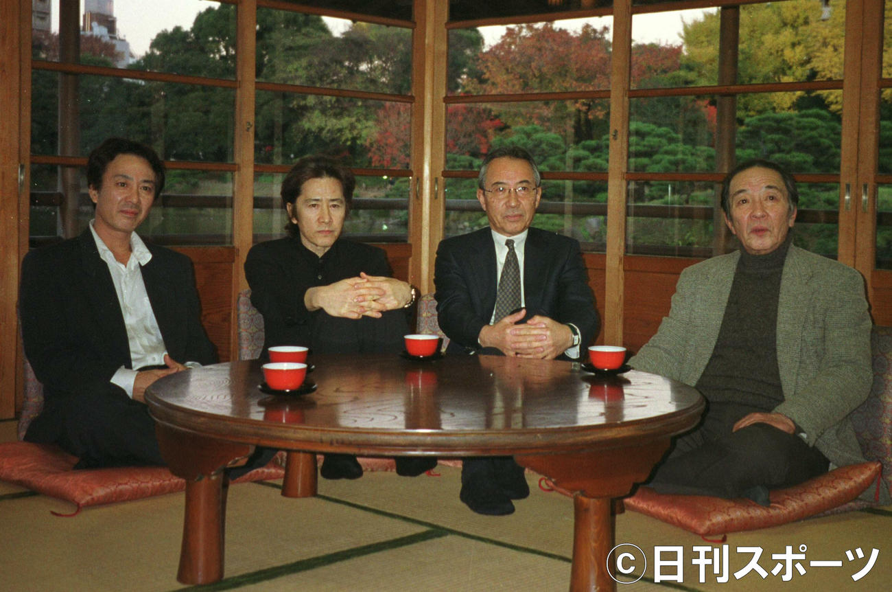 左から田村亮（四男）、田村正和さん（三男）、田村俊麿さん（次男）、田村高広さん（長男）