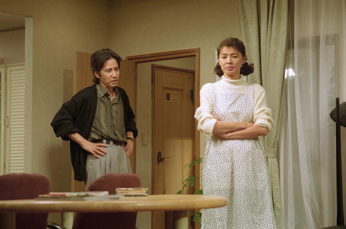 93年、TBS系連続ドラマ「カミさんの悪口」の一場面。右は篠ひろ子（C）TBS
