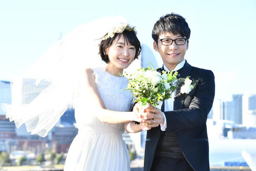 結婚することを発表した新垣結衣（左）と星野源が、夫婦役で出演したTBS系連続ドラマ「逃げるは恥だが役に立つ」の一場面（C）TBS