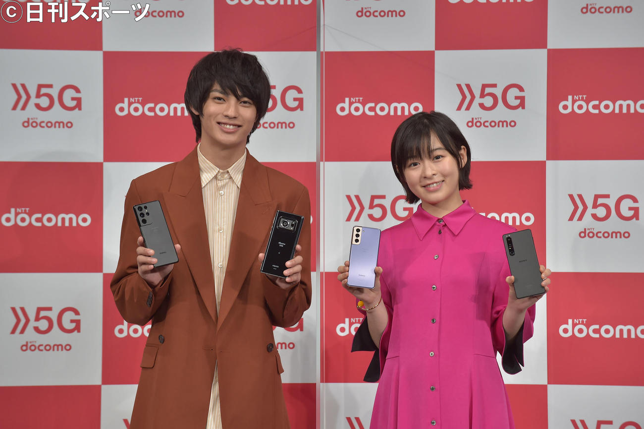 「NTTドコモ　2021夏　新サービス・新商品発表会」に出席した神尾楓珠（左）と森七菜