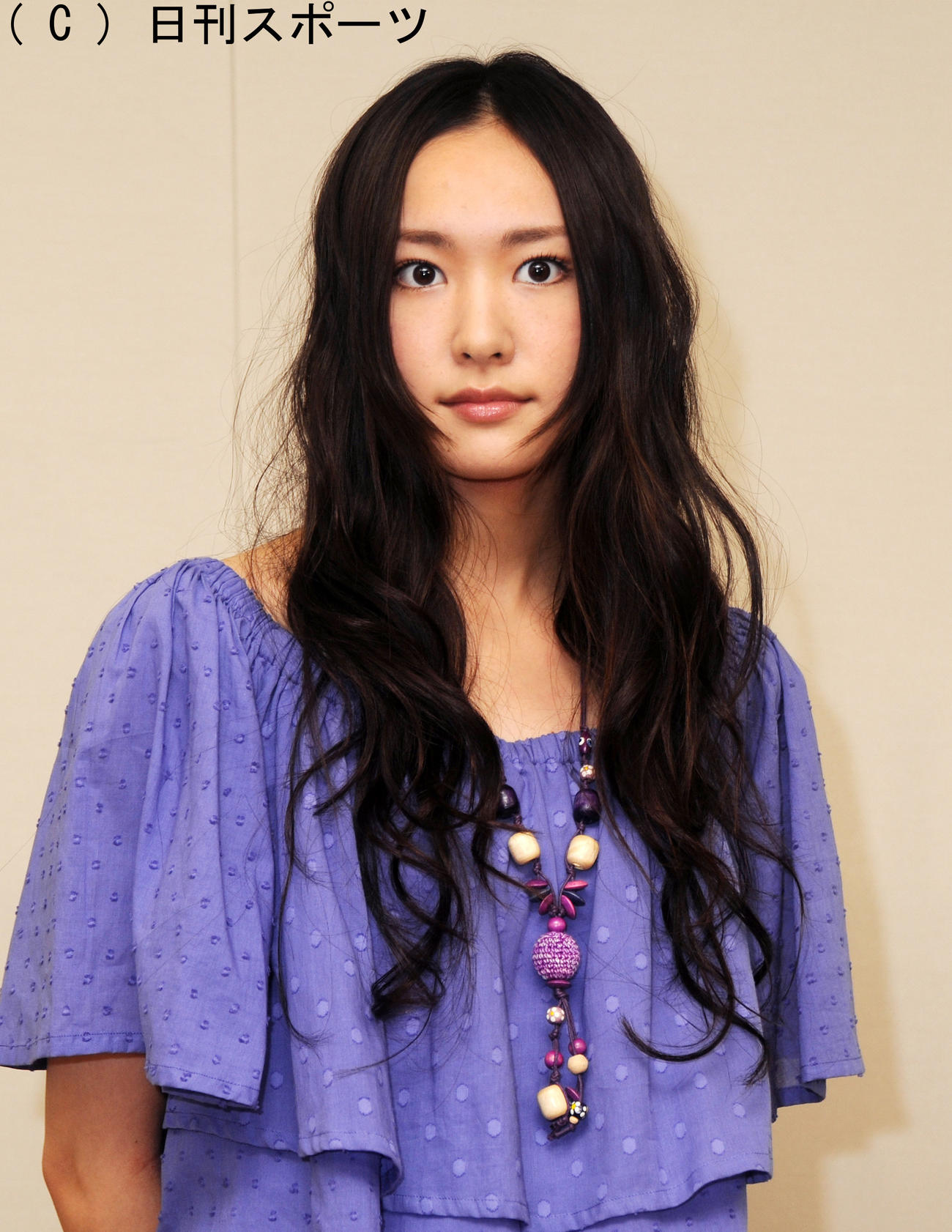 20歳の誕生日会見で大人びた表情を見せる新垣結衣（2008年6月）
