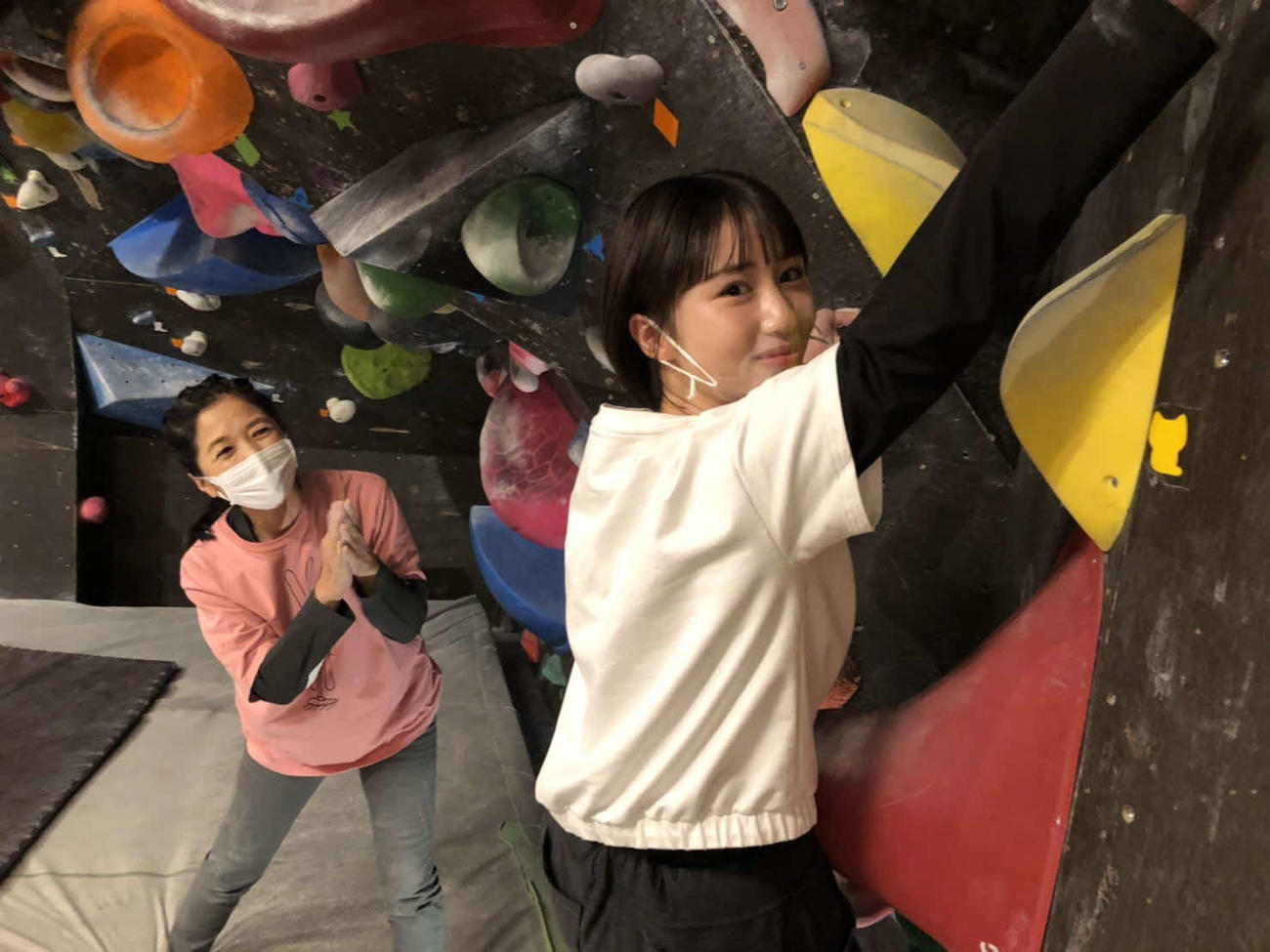 ホリプロの公式インスタグラム「ホリプロActor」に登場したユリナ（右）と宮崎美子