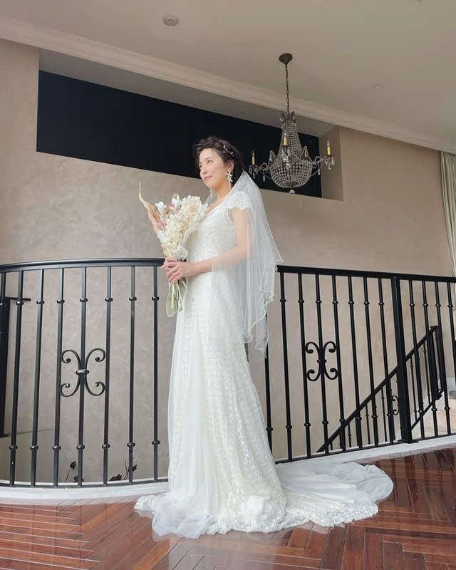 石川恋が公開したウエディングドレス姿