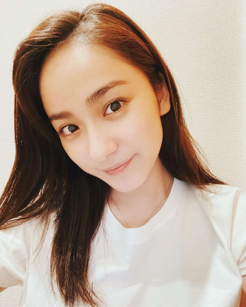 平祐奈が公開した前髪をアップした姿