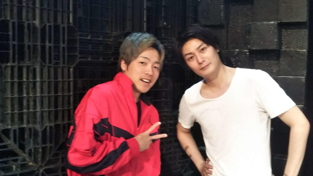 舞台「Liquid」主演の紘毅（左）と脚本・演出の八神蓮
