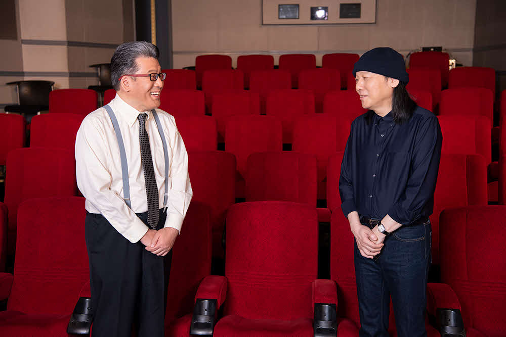 「日曜邦画劇場」放送開始20周年・1000回記念「人情紙風船」4Kデジタル修復版の番組収録に参加した軽部真一アナウンサー（左）と山下達郎　撮影：菊地英二