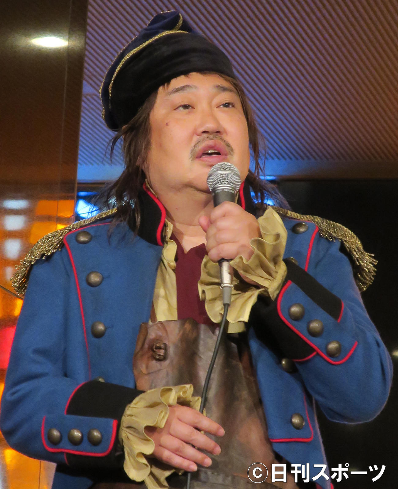 ミュージカル「レ・ミゼラブル」初日記念会見で意気込みを語る六角精児