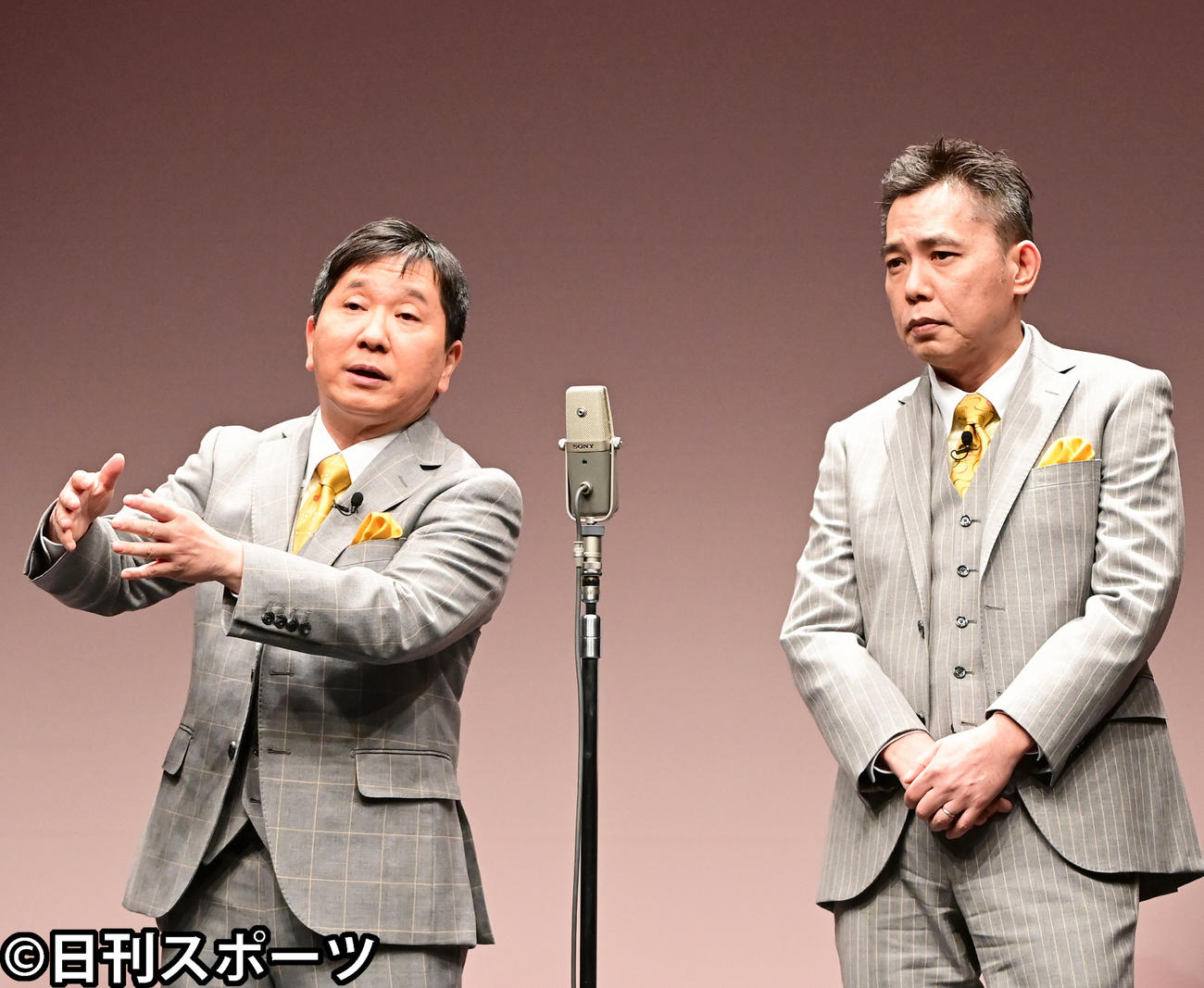 爆笑問題の田中裕二（左）と太田光（2021年2月27日撮影）