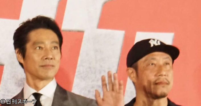 映画「ザ・ファブル　殺さない殺し屋」公開直前イベントに出席した堤真一（左）、江口カン監督（撮影・遠藤尚子）
